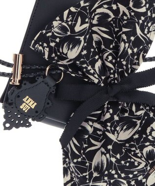 ANNA SUI エニータイム ショルダー付きミニマルチケース ブラックA
