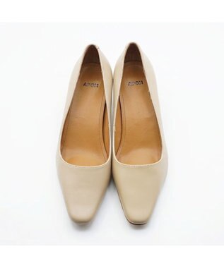 APOM スクエアトゥプレーンパンプス50 ベージュ