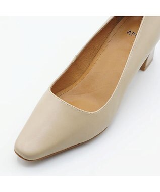 APOM スクエアトゥプレーンパンプス50 ベージュ