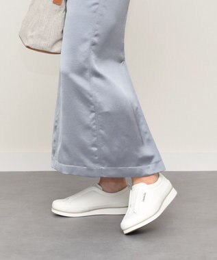 INTER-CHAUSSURES 【BUSSOLA】撥水フラットスリッポンスニーカー ホワイト