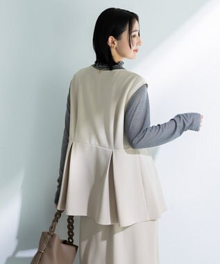 Green Parks 楽ちんリップルペプラムベスト Light Beige
