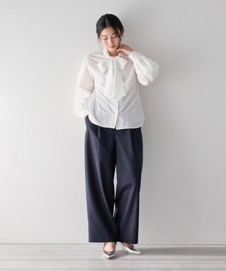 YECCA VECCA ベルト付きカーヴィーパンツ Navy