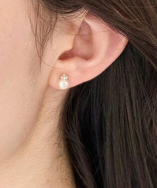 Phoebe 〈金属アレルギー対応〉タイニーフラワーパールセラミックポストピアス　お花モチーフ/小粒パール ホワイト