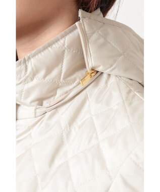 DAKS ライトウェイト フーデッドキルティングブルゾン ホワイト