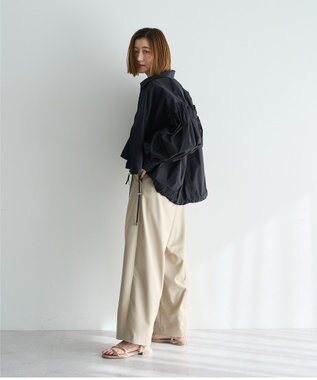 YECCA VECCA ベルト付きカーヴィーパンツ Beige