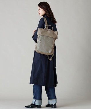 Y'SACCS リサイクルナイロン×カウレザー ラップリュック グレージュ