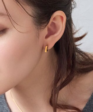 Phoebe 【金属アレルギー対応】ストレートスクエアフープピアス　ゴールド/サージカルステンレス ゴールド