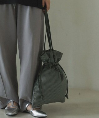 Green Parks ａｎｄｍｉｋｋａ．ラメベロアプリーツ巾着バッグ Black