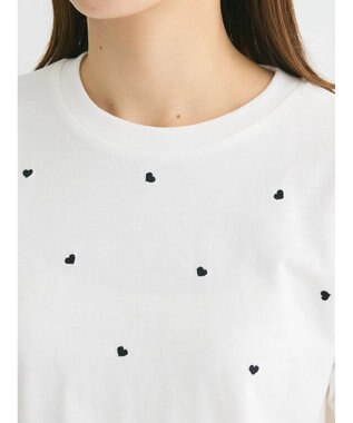 Green Parks ・Ｄｏｕｂｌｅ　Ｆｌａｇｓ　ハート刺繍ＴＥＥ Off White