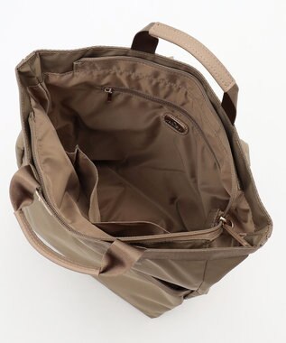 LA BAGAGERIE チャーム付き　ナイロンリュック ベージュ