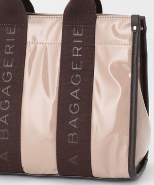 LA BAGAGERIE ソフトエナメル　ロゴテープ2WAYトートバッグ　Mサイズ グレージュ