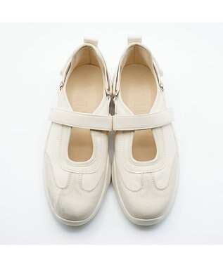 APOM ウォーターレジストメリージェーンスニーカー アイボリー