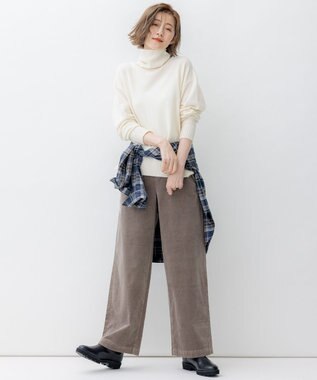 23区 【滝沢眞規子さん着用/洗える】ピュアカシミヤ タートルネック ニット ホワイト系