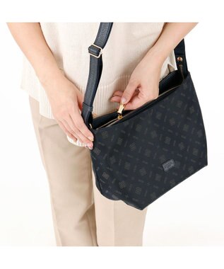 IBIZA ロゴナイロン　ショルダーバッグ ピンクベージュ