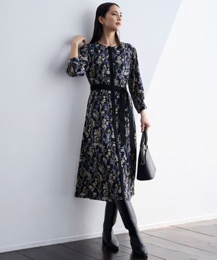 自由区 S 【WEB&一部店舗限定】ハーバルフロープリント8分袖 ワンピース ネイビーベース