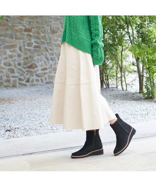 MODE ET JACOMO <carino>【レイン・スノー対応】ウエッジヒールショートブーツ ブラックスエード