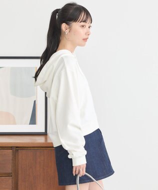 earth music&ecology Ｌｅｅ×ｅ．ｍ．ａ．ｅショート丈パーカー White