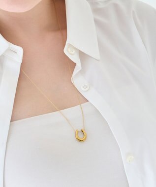  〈金属アレルギー対応〉メタリックホースシューネックレス　ゴールド　ステンレス/馬蹄/蹄鉄/ラッキーモチーフ/ギフト/プレゼント/大ぶり