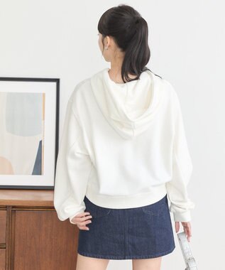 earth music&ecology Ｌｅｅ×ｅ．ｍ．ａ．ｅショート丈パーカー White