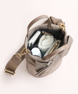 TOCCA 【泉里香さん着用】RIBBON KNOT NYLON MULTI BAG ナイロンマルチバッグ ベージュ系