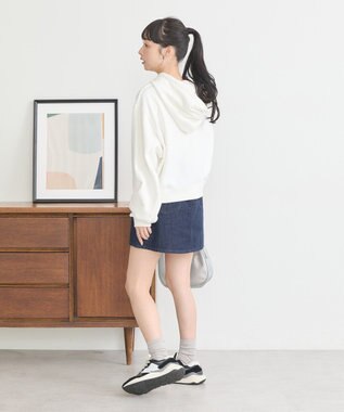 earth music&ecology Ｌｅｅ×ｅ．ｍ．ａ．ｅショート丈パーカー White