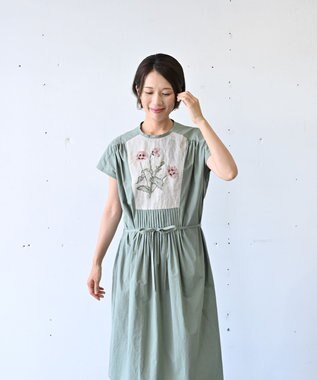 muuc 〈遠州織物〉ウエスト紐付き フレンチスリーブ ポピーの花刺繍 ワンピース グリーン