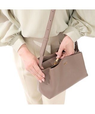 IBIZA イニシオ　牛革　ショルダーバッグ モカ