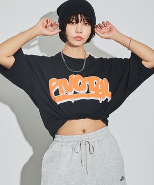WEGO 【ユニセックス着用ITEM/ネックレス付き】アクセ付きグラフィックT（S） ブラックその他