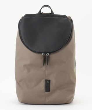 Y'SACCS 【CORDURA×リサイクルレザー】ラウンドフラップリュック グレージュ