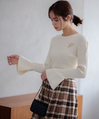 組曲 【WEB限定】ELENAフレアスリーブ リブニット アイボリー系
