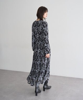 YECCA VECCA ボタニカル柄ボウタイプリーツワンピース Black