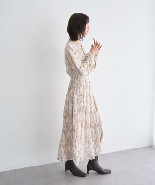 YECCA VECCA ボタニカル柄ボウタイプリーツワンピース Ivory