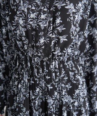 YECCA VECCA ボタニカル柄ボウタイプリーツワンピース Black