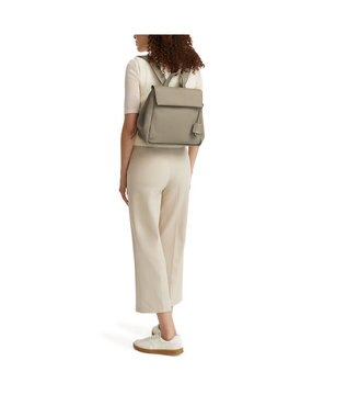 TUMI リュック レディス GEORGICA 「フェアリア」バックパック TAUPE