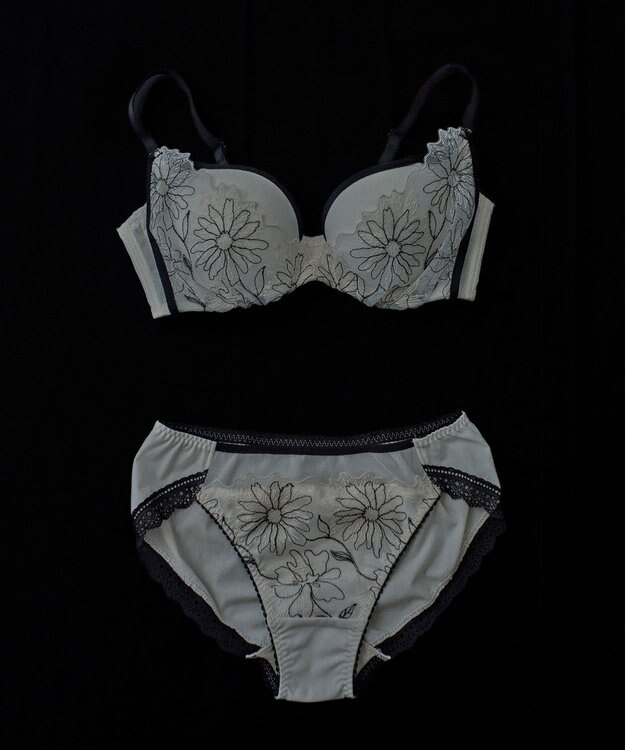 AMPHI 【otona MUSE WEB掲載】 ノンワイヤーブラ 谷間をメイク カップがバストにフィット 【BRAGENIC ブラジェニック ぴたっとフィットタイプ】 BMI257 アンフィ／ワコール アイボリー