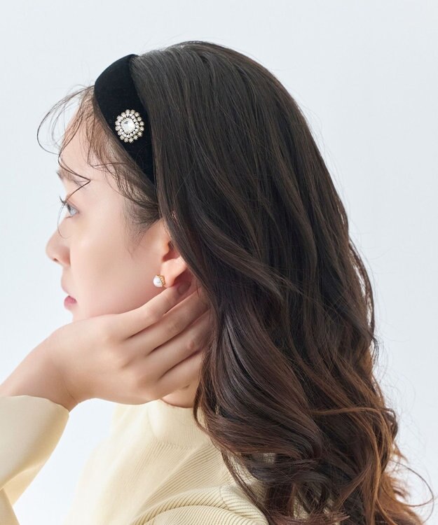 Phoebe トゥウィンクルフレームパールピアス　ゴールド/一粒 ゴールド