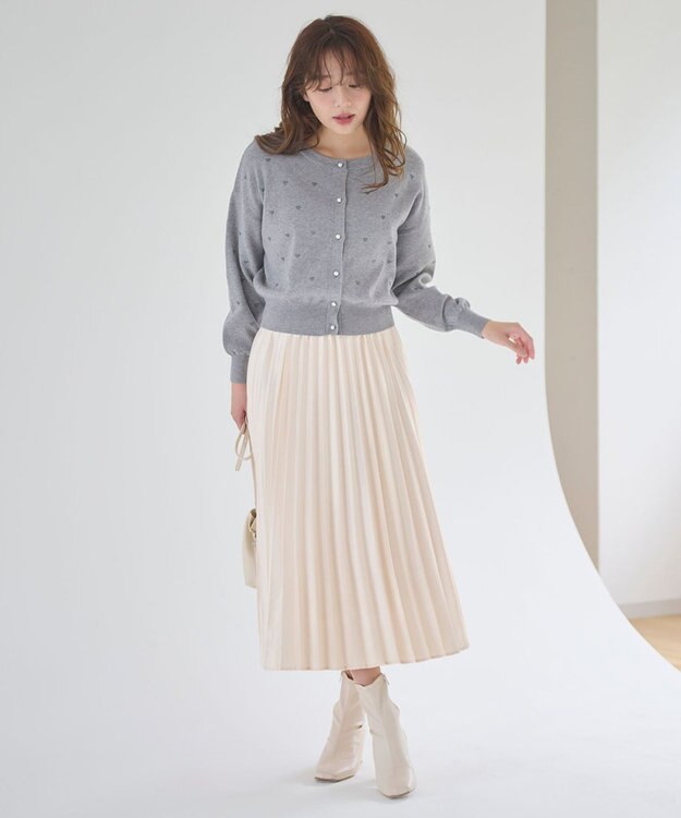 Feroux サテン プリーツスカート アイボリー系