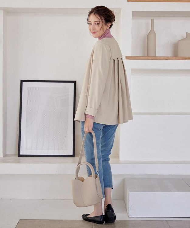 Tiaclasse ノーカラー後ろタックフレアコート アイボリー