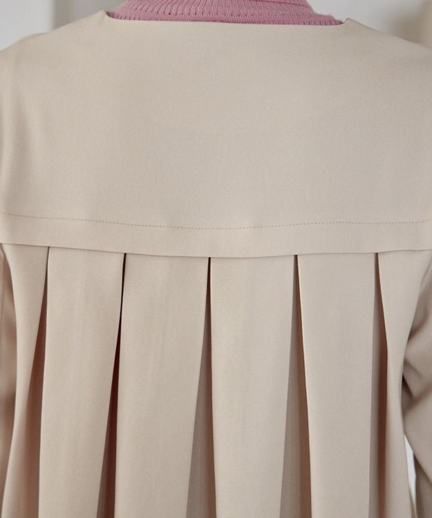 Tiaclasse ノーカラー後ろタックフレアコート アイボリー