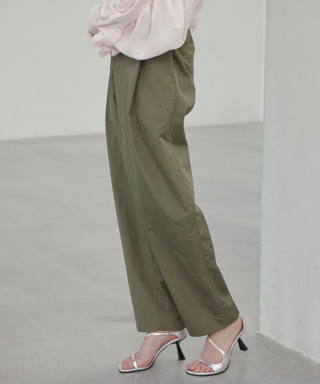 BEIGE， 【洗える】CROCUS / カービーシルエットタックパンツ Khaki