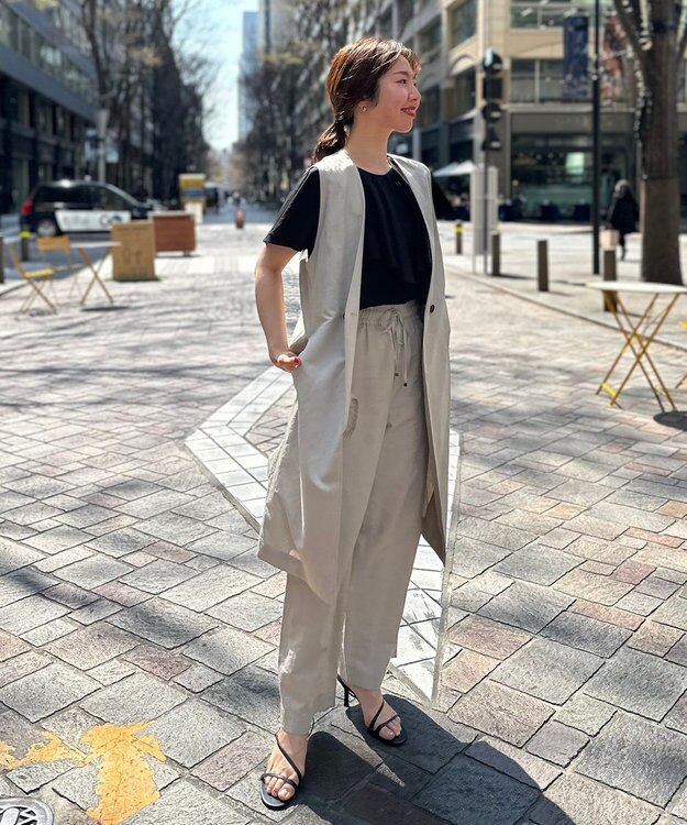 UNFILO 【洗える】リネンレーヨン　ラッフルカラーブラウス ブラック