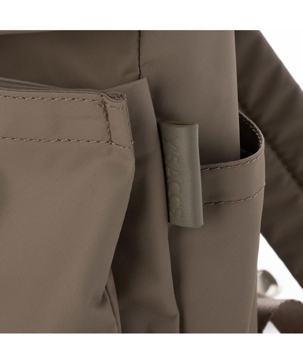 Y'SACCS ダブルホックポケットリュック グレージュ