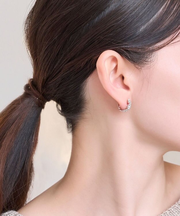 Phoebe 【痛くないシリーズ/金属アレルギー対応】マーガレットフラワーフープライトフィットイヤリング　シルバー シルバー