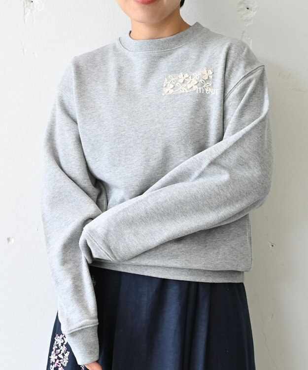 muuc 〈コットン100% 12.7オンス生地＆裏面パイル〉花刺繍のスウェット グレー