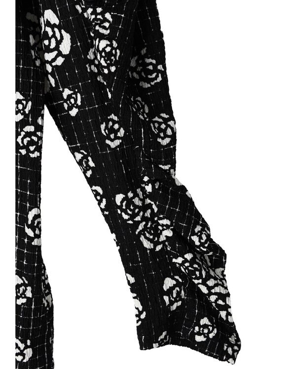 Green Parks ■ＥＳＣＡＲ　ボトルネッククレープカットプルオーバー Flower Black