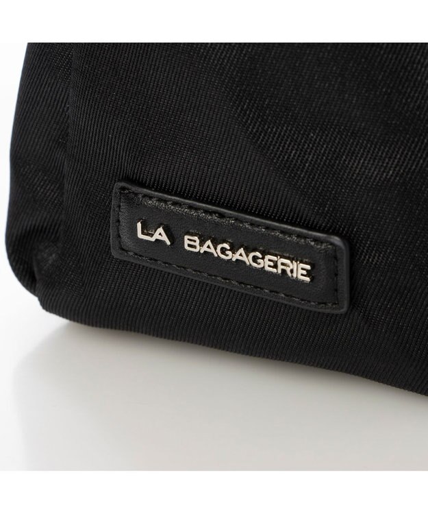 LA BAGAGERIE フロントポケット　スクエアナイロンショルダー　Mサイズ ブラック
