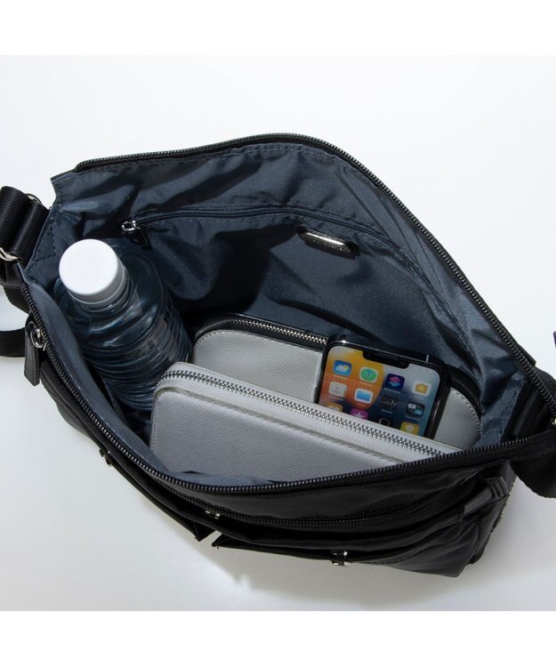 LA BAGAGERIE フロントポケット　スクエアナイロンショルダー　Mサイズ ブラック
