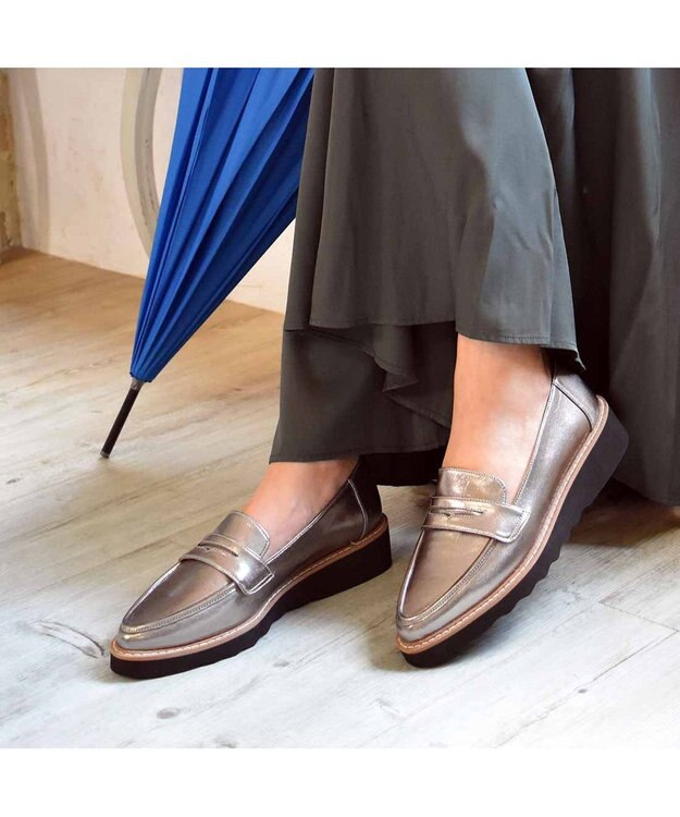 MODE ET JACOMO <carino>【レイン】ポインテッドコインローファー ダークシルバー