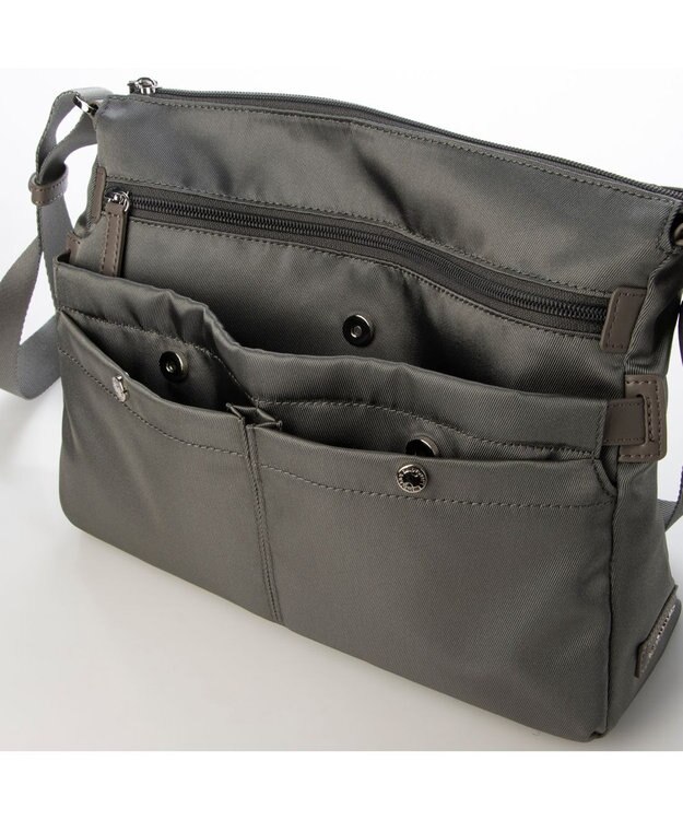 LA BAGAGERIE フロントポケット　スクエアナイロンショルダー　Mサイズ グレー