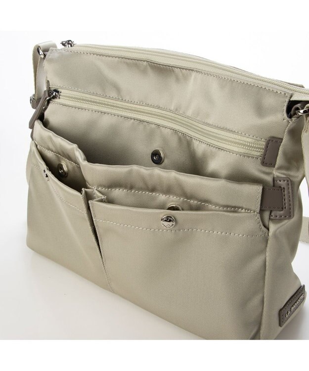 LA BAGAGERIE フロントポケット　スクエアナイロンショルダー　Mサイズ シルバー